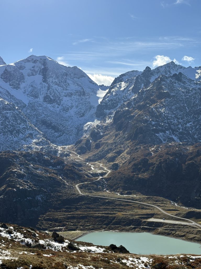 View across Steinsee towards Steinlimigletscher valley